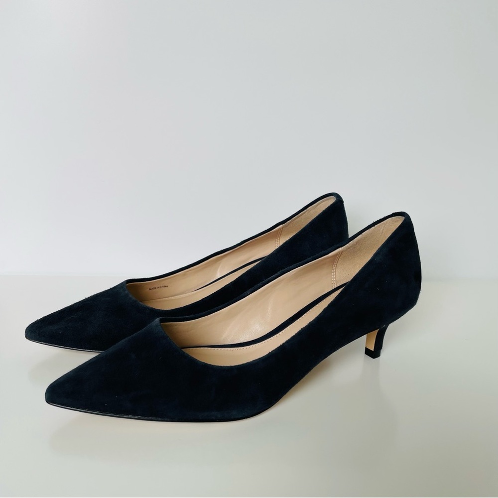 Pelle Moda Navy Suede Kitten Heel Pump Size 7